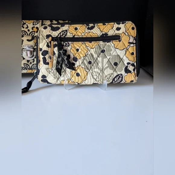 Vera Bradley Yellow and Black Floral Quilted Bag Set - Picture 4 of 11
